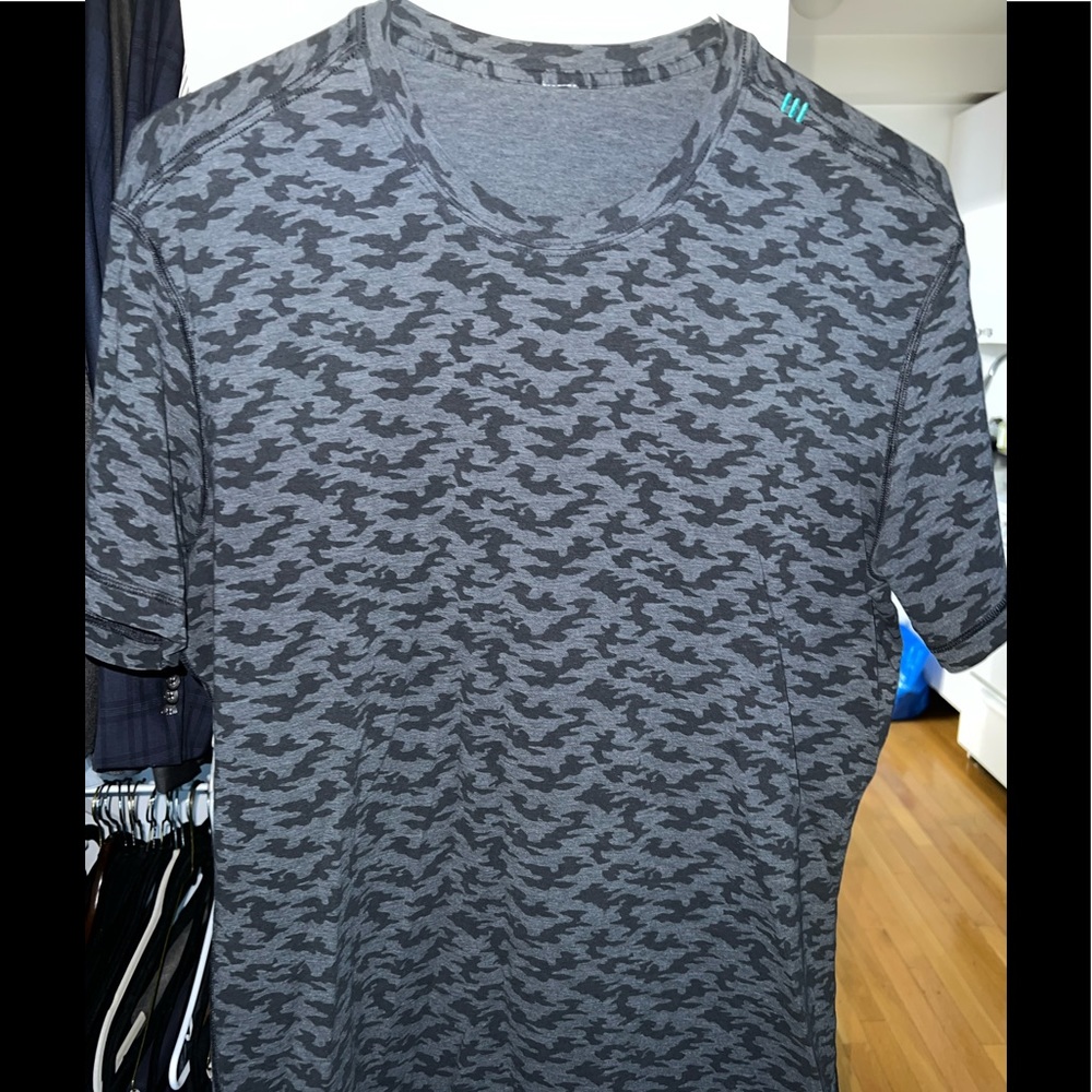 Lululemon T-Shirt